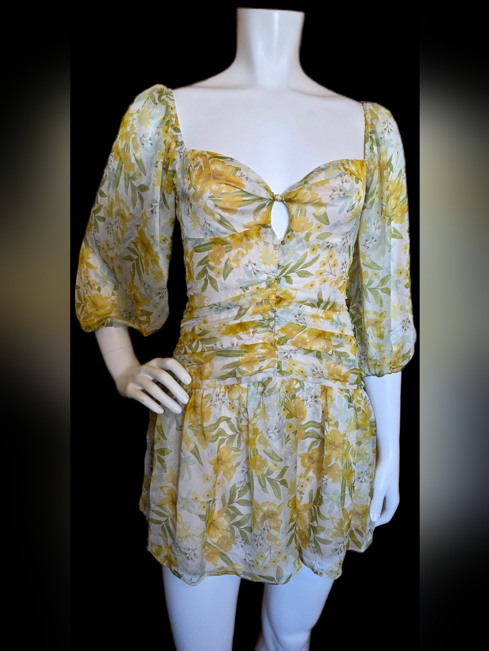 💛 77. All About May Size 6 Mini Dress